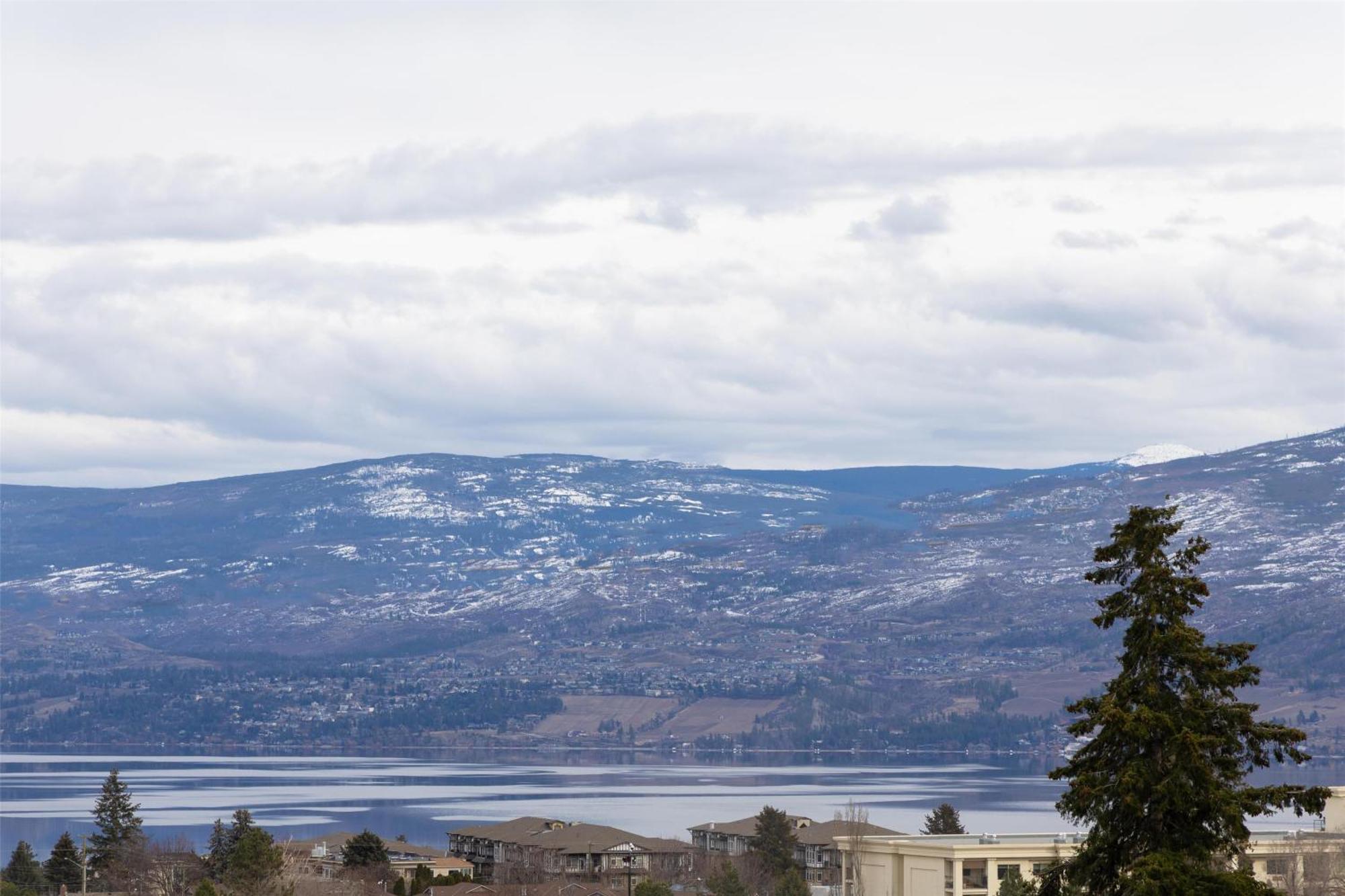 Holiday Inn West Kelowna Exterior foto